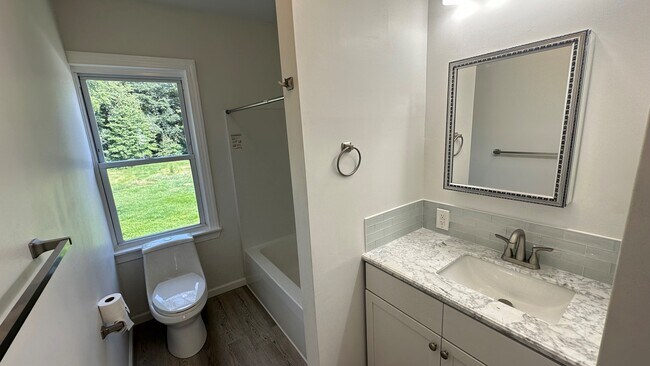 Building Photo - 422 Elbo Ln