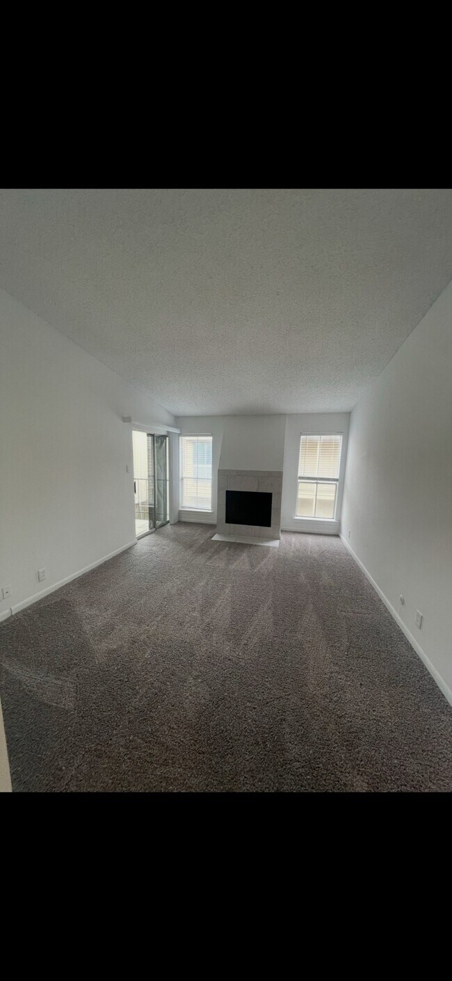 Building Photo - 700 Thicket Ln