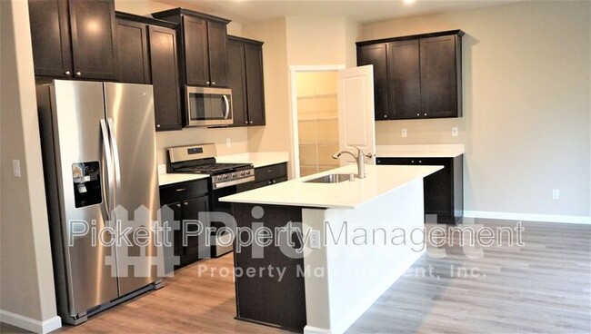 Building Photo - 4549 Bay Vista Blvd
