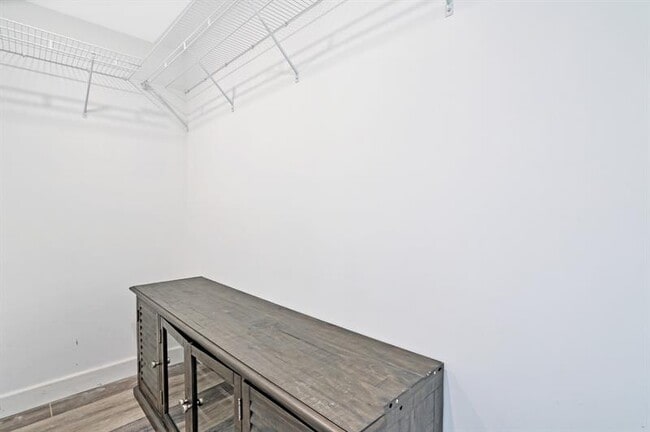 Building Photo - 4101 NE 24th Ave