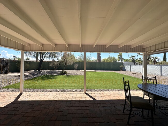 Building Photo - 6624 E Nelson Dr