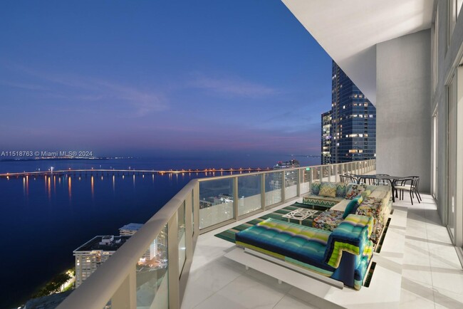 Building Photo - 1300 Brickell Bay Dr