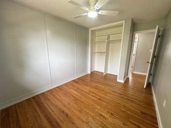 Building Photo - Beautifully Renovated 4 bedroom / 2 bath h...