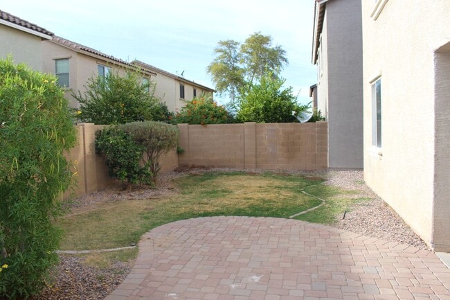 Building Photo - Large 4 bedroom home in Power Ranch