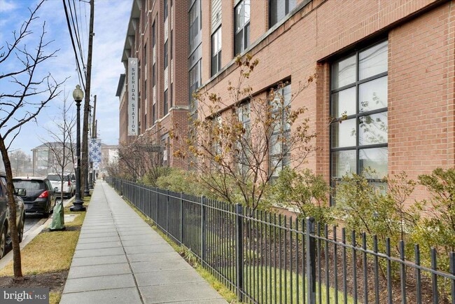 Building Photo - 2526 Sheridan Rd SE