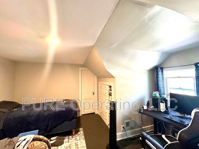 Building Photo - 4679 Poppleton Ave