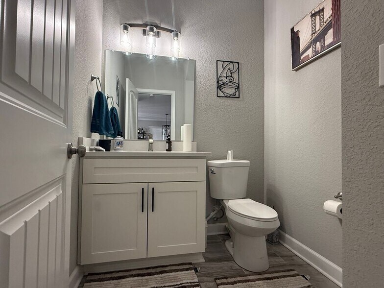 Building Photo - 1614 Hawthorne Dr