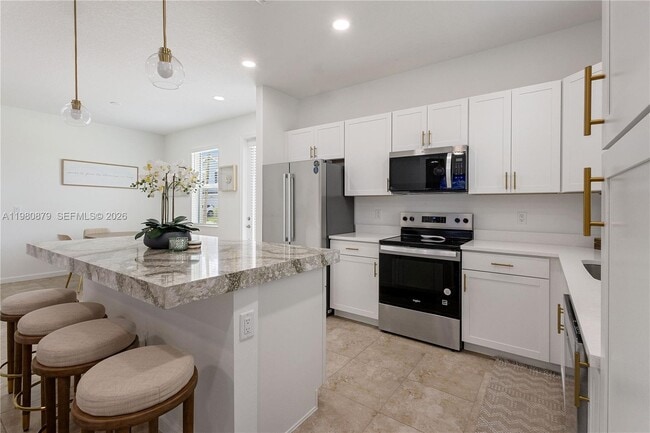 Building Photo - 4820 Longwood Lake Sq