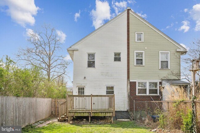 Building Photo - 557 9th Ave