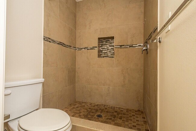 Building Photo - 108 Niagara Dr.