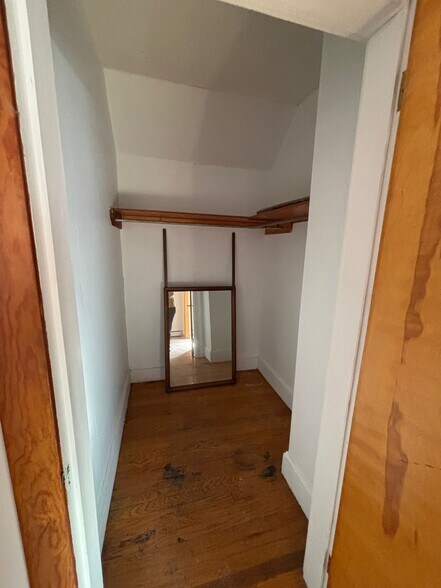 Building Photo - 115 Bennington St