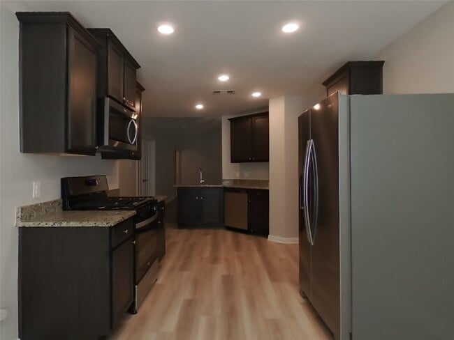 Building Photo - 23020 Shakespeare Dr