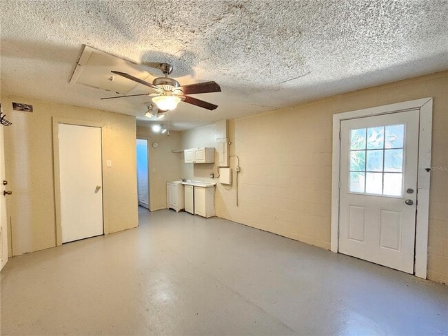 Building Photo - 6324 Lomand Ave