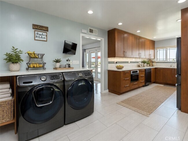 Building Photo - 8471 Vine Valley Dr