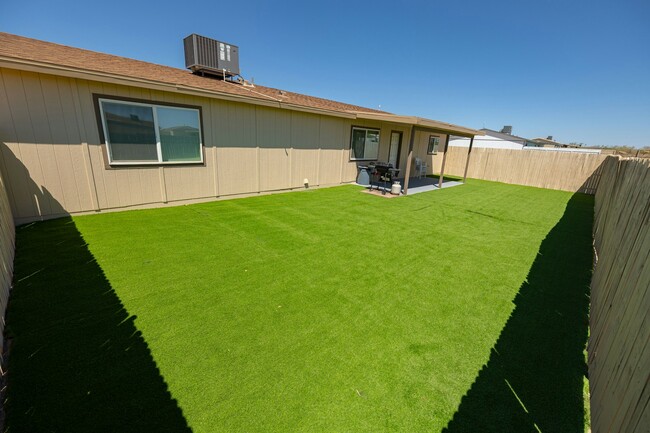 Building Photo - 26994 E Lucia Dr