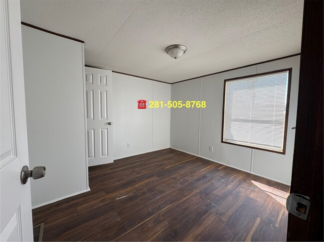 Building Photo - 16206 Wood Dr