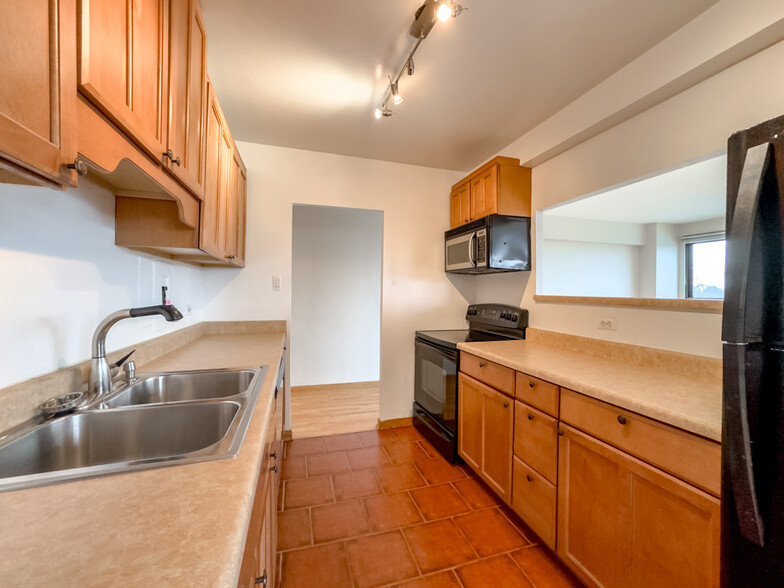 Building Photo - 4180 N Marine Dr