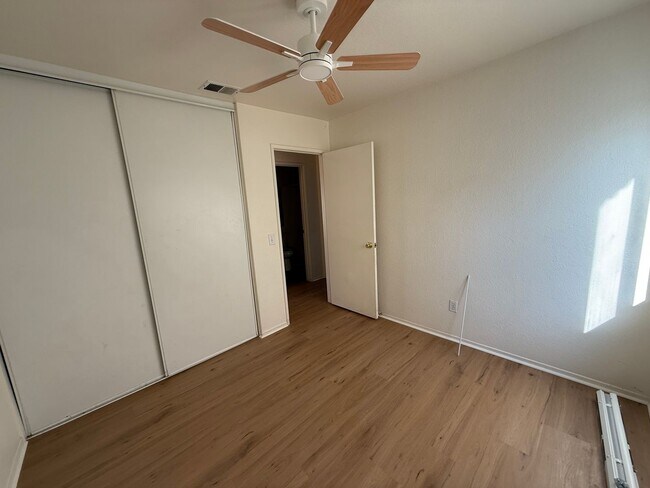 Building Photo - Victorville- Refurbished 2 Bedrooms 2 Bathrooms, New Laminate Floors