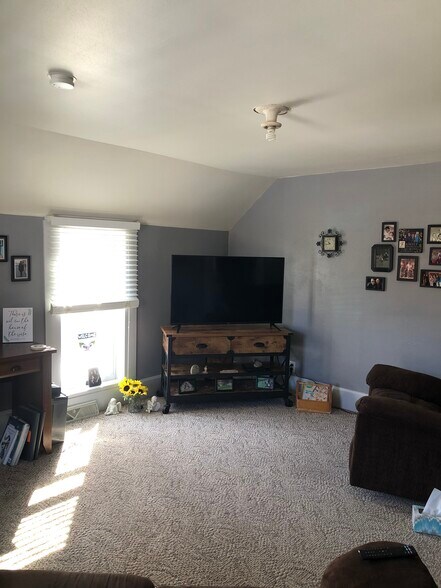 Front room - 17286 Hope Rd