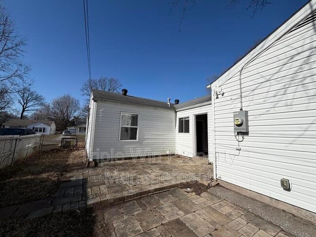 Building Photo - 300 Brackleigh Ln