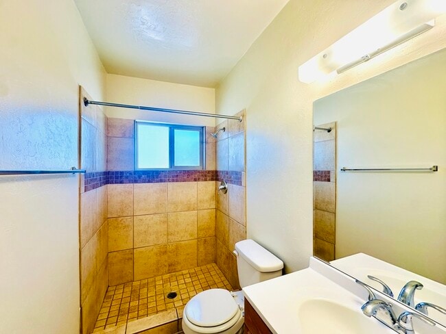 Building Photo - $500 Move In Special! 2 Bedroom Location i...