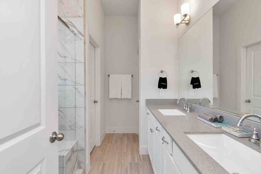 Building Photo - 3644-B Griggs Road-SI ID1047940P