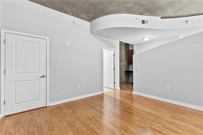 Building Photo - 400 W Peachtree St NW