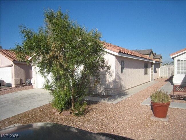 Primary Photo - 4641 Skybolt St