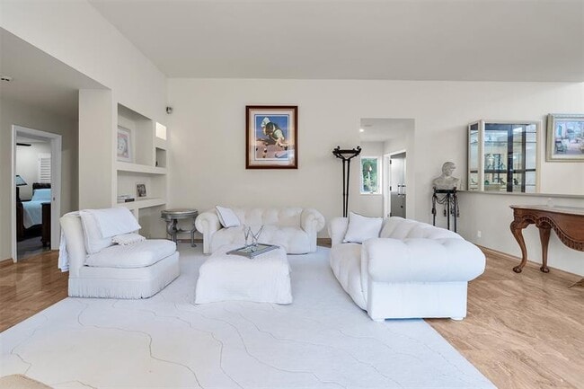Building Photo - 18 Nurmi Dr