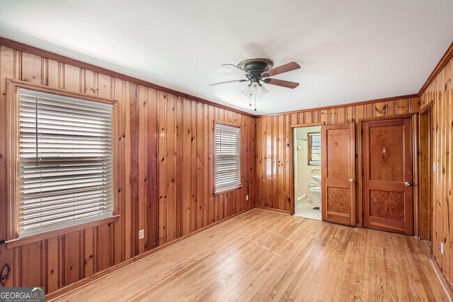 Building Photo - 3043 Cloverhurst Dr