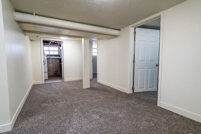 Building Photo - Spacious & Updated 5 Bed Home in Prime Ogden Location