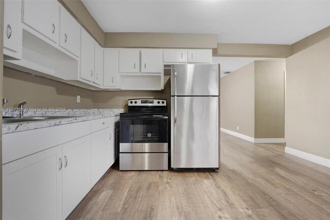 Building Photo - 5010 SW 93rd Ave
