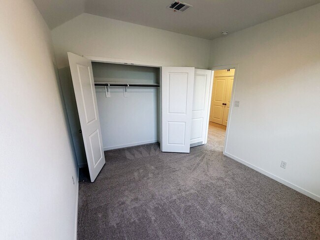 Building Photo - 2218 Via Vicky Rd