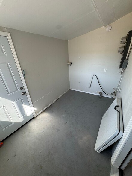 Building Photo - 251 Juniper St