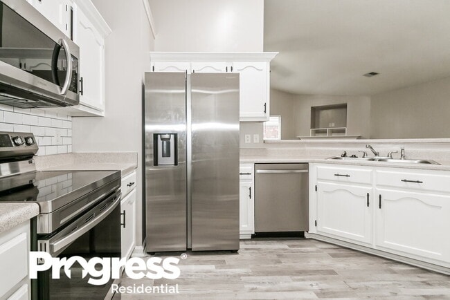 Building Photo - 7792 Sarah Ann Dr S