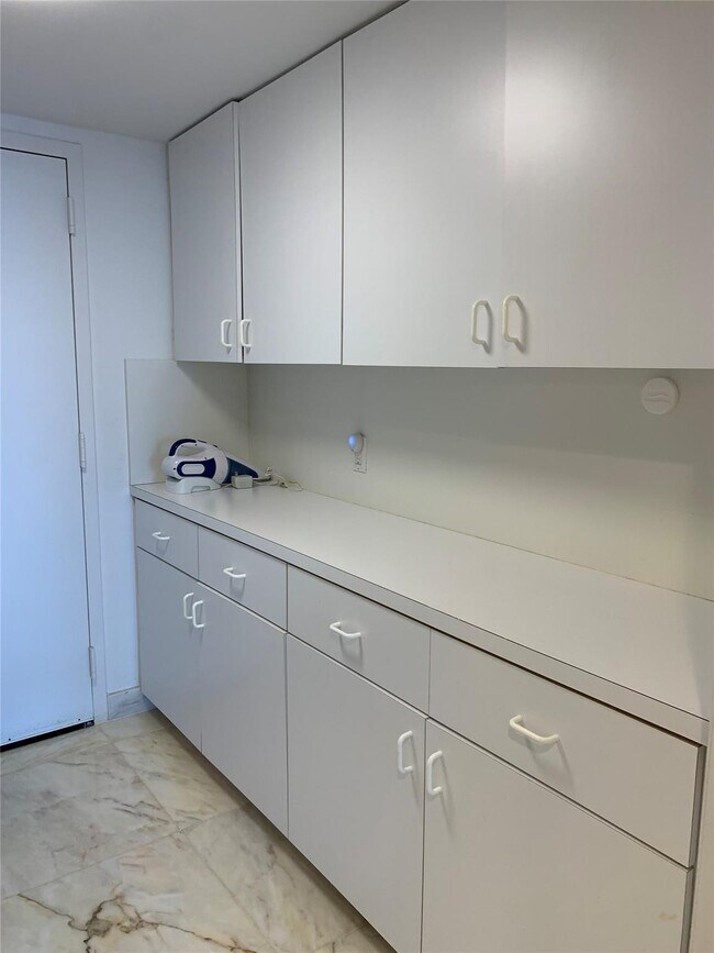 Building Photo - 4101 N Ocean Blvd