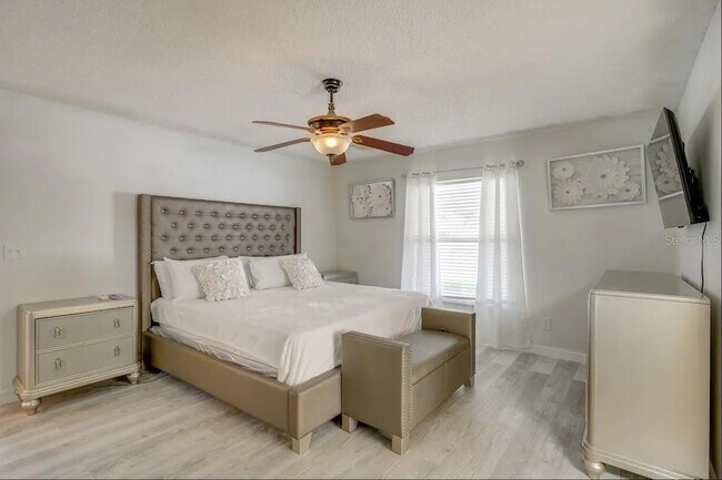 Building Photo - 739 Delancey Dr