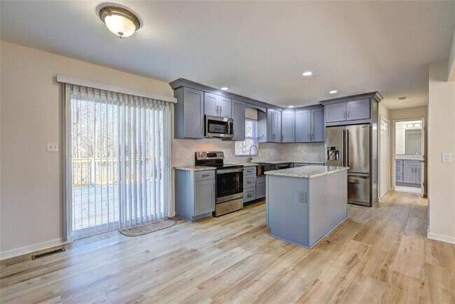 Building Photo - 95 Pine Grove Cir