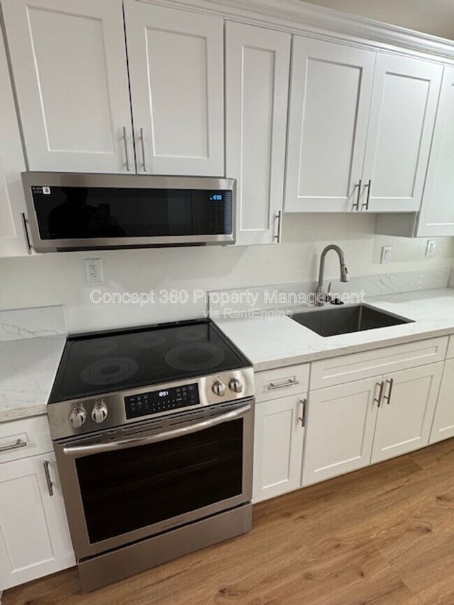 Building Photo - 5762 Cedar Ave