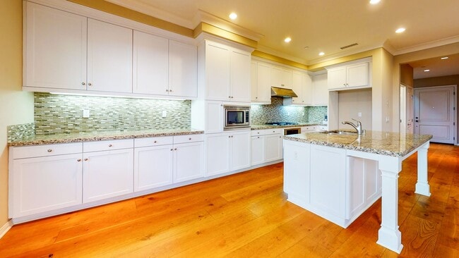 Building Photo - Beautiful Upgraded Stonegate 3 bedroom / 2.5 bath home