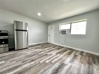 Building Photo - 750 NW 9th Ave