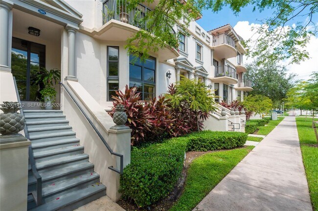 Building Photo - 1650 Galiano St