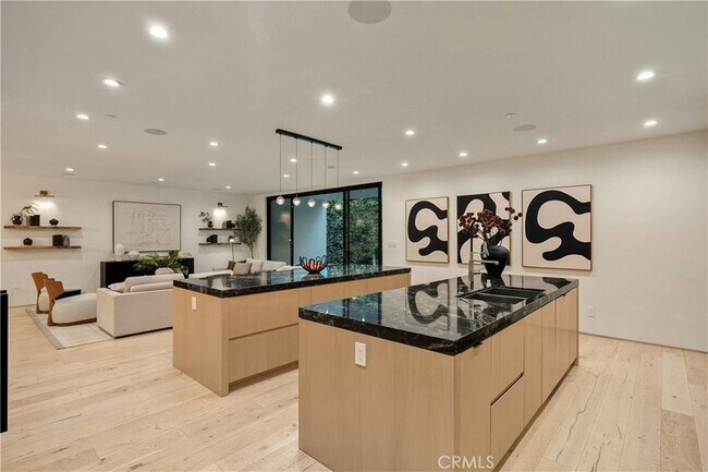 Building Photo - 4242 Vantage Ave