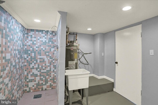 Building Photo - Renovated 3Bedroom House in Columbia