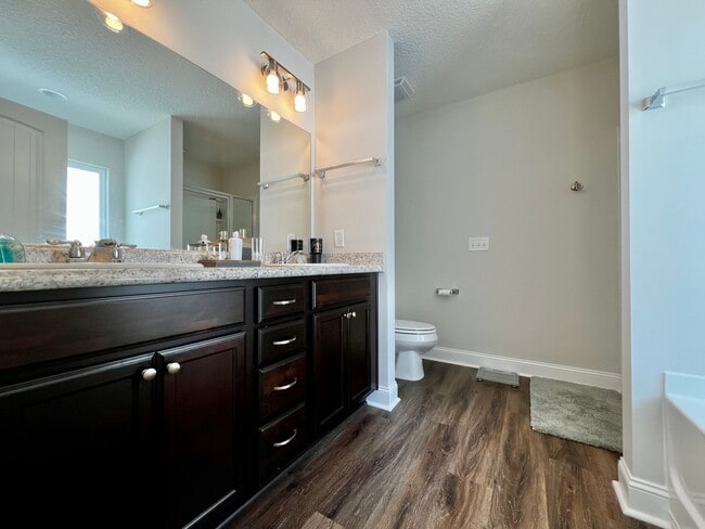 Building Photo - AVAILABLE LATE JANUARY (One Pet Only)