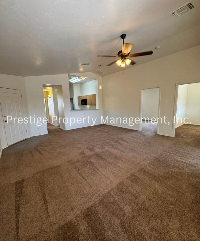 Building Photo - Cozy East Side Home W/ a Den