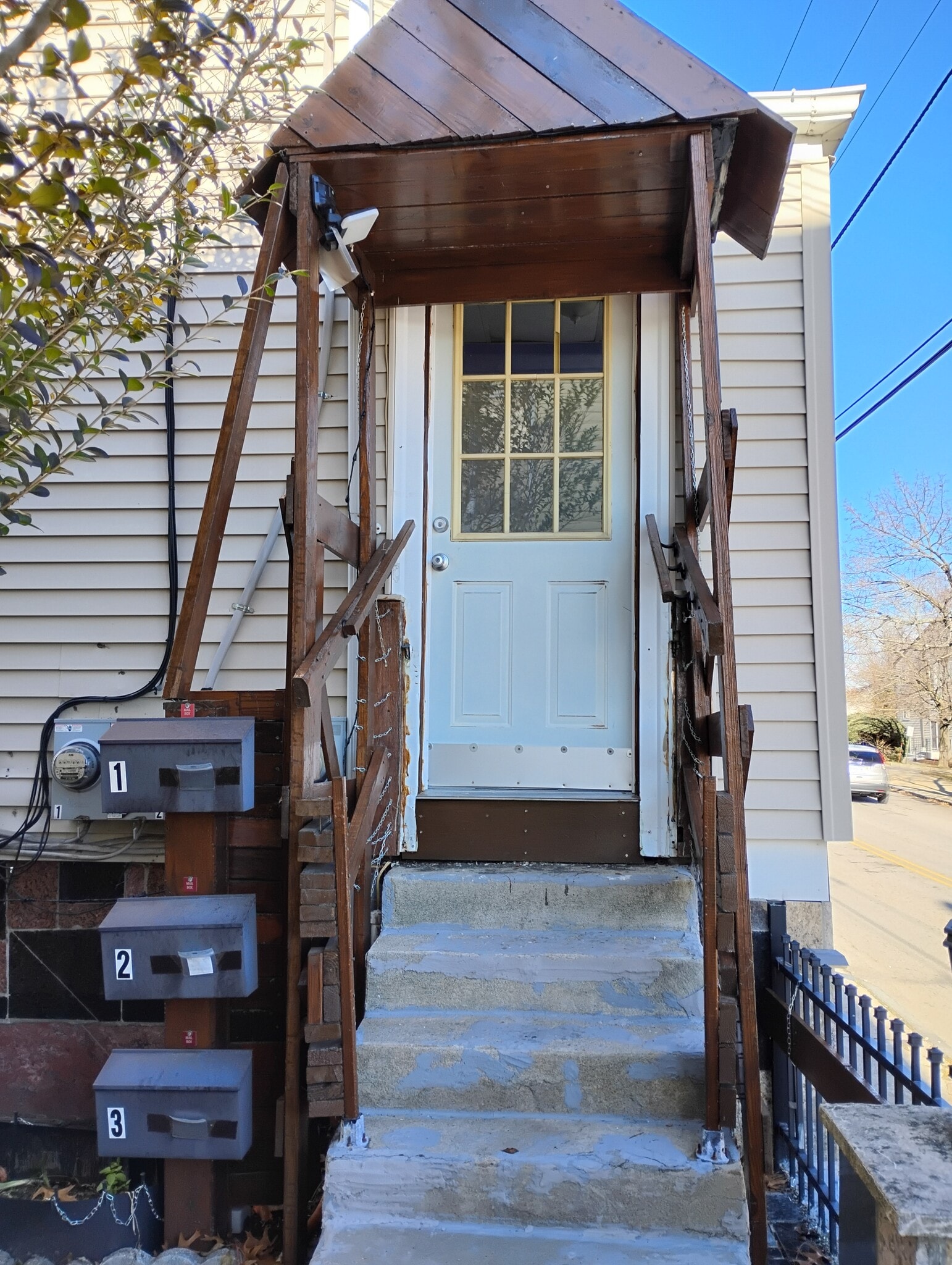 Building Photo - 213 Pleasant St