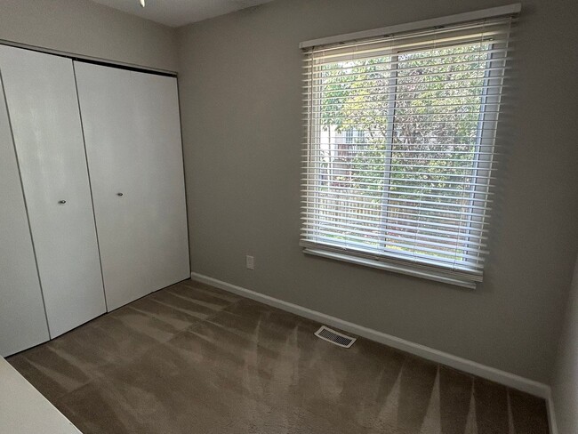 Building Photo - Wonderful 4 bed, 2.5 bath Single Family Ho...