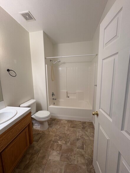 Building Photo - 609 Yellow Meadow Ct