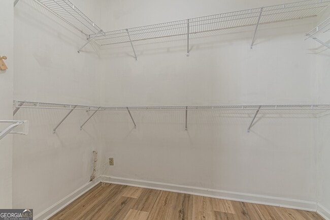 Building Photo - 5755 Lakeview Cir